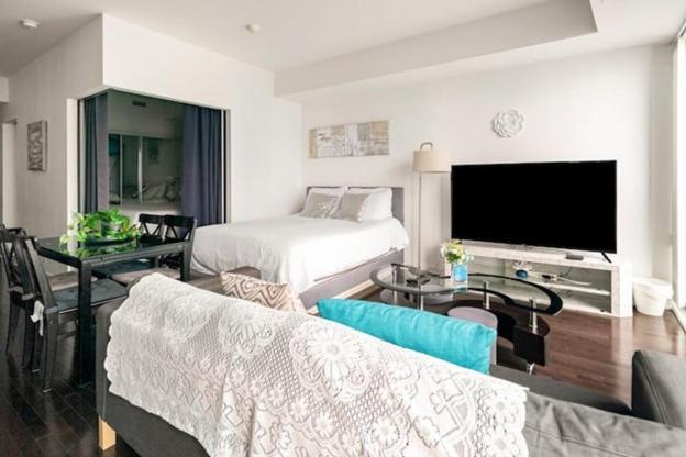 Hotel Comfort Opulence Suites Downtown 20th Floor View