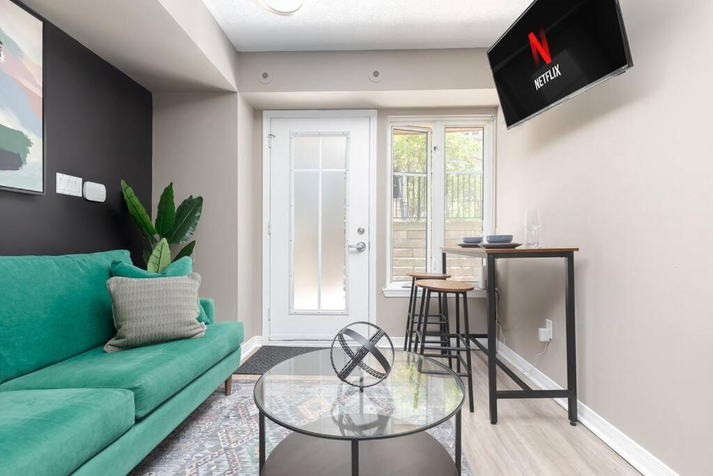 Lakeside Haven: Cozy Townhome In Liberty Village! * Toronto