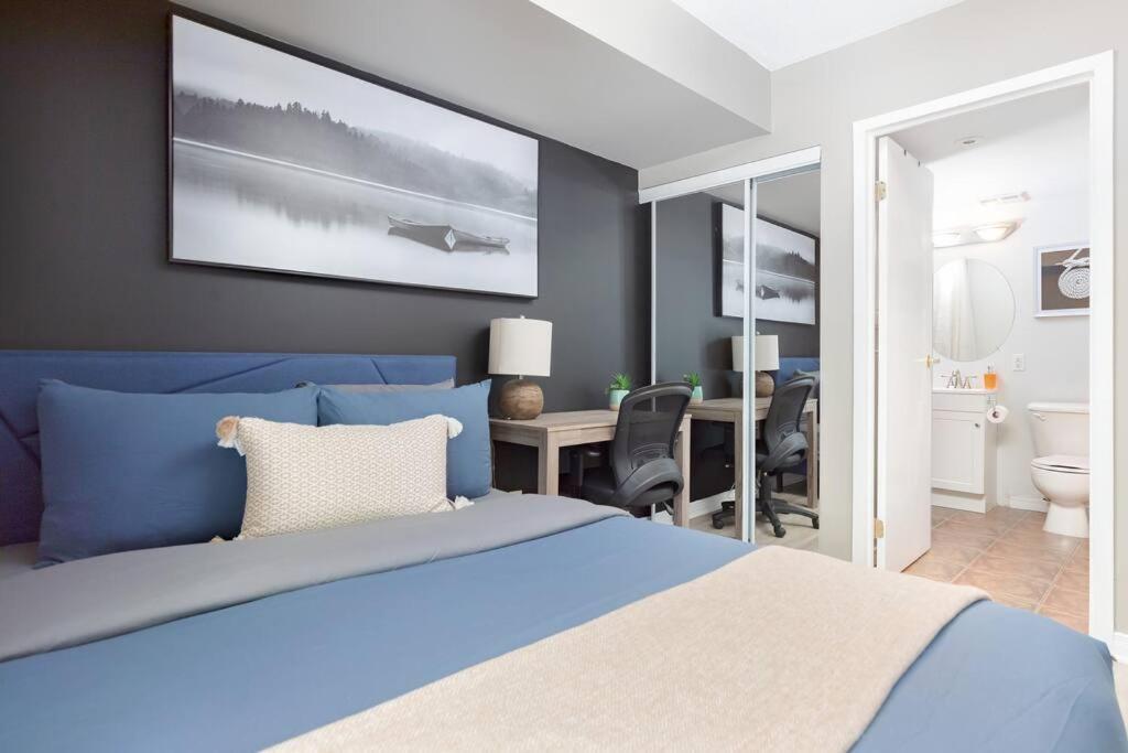 Lakeside Haven: Cozy Townhome In Liberty Village! * Toronto