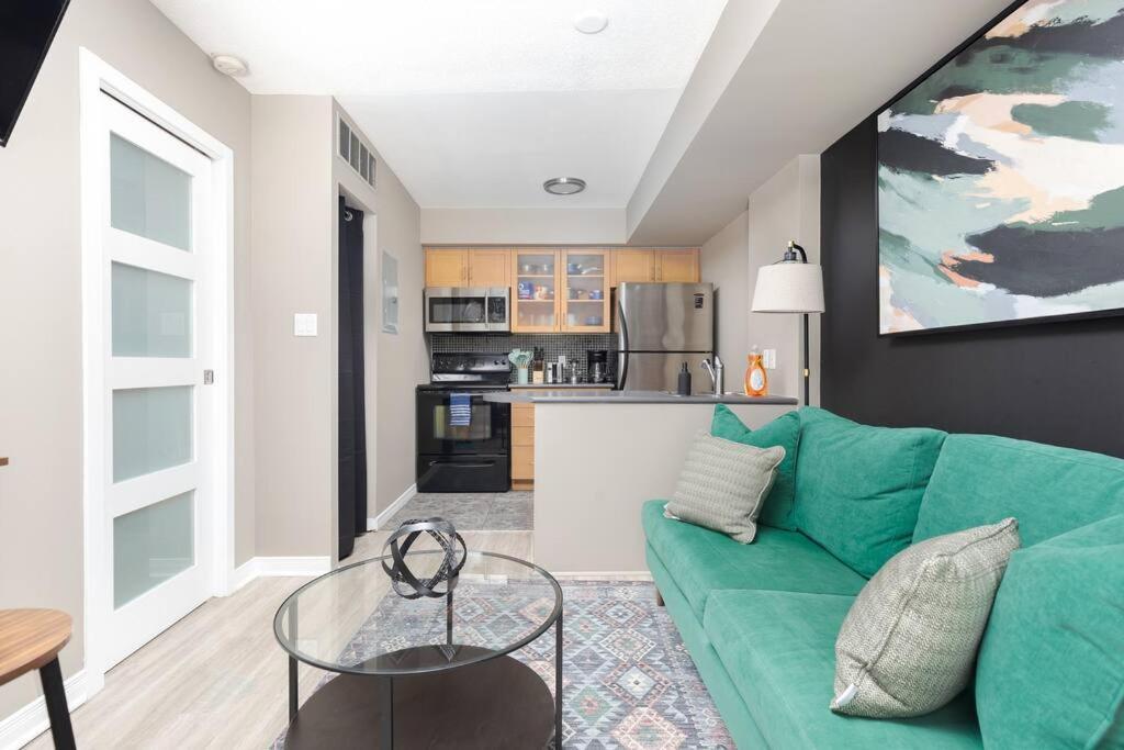 Lakeside Haven: Cozy Townhome In Liberty Village! Apartment *