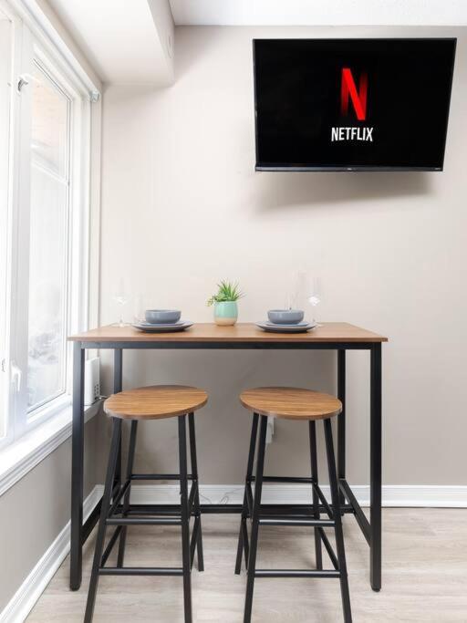 Lakeside Haven: Cozy Townhome In Liberty Village! * Toronto