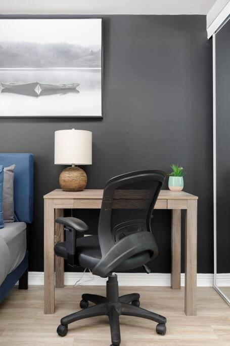 Apartment Lakeside Haven: Cozy Townhome In Liberty Village! *