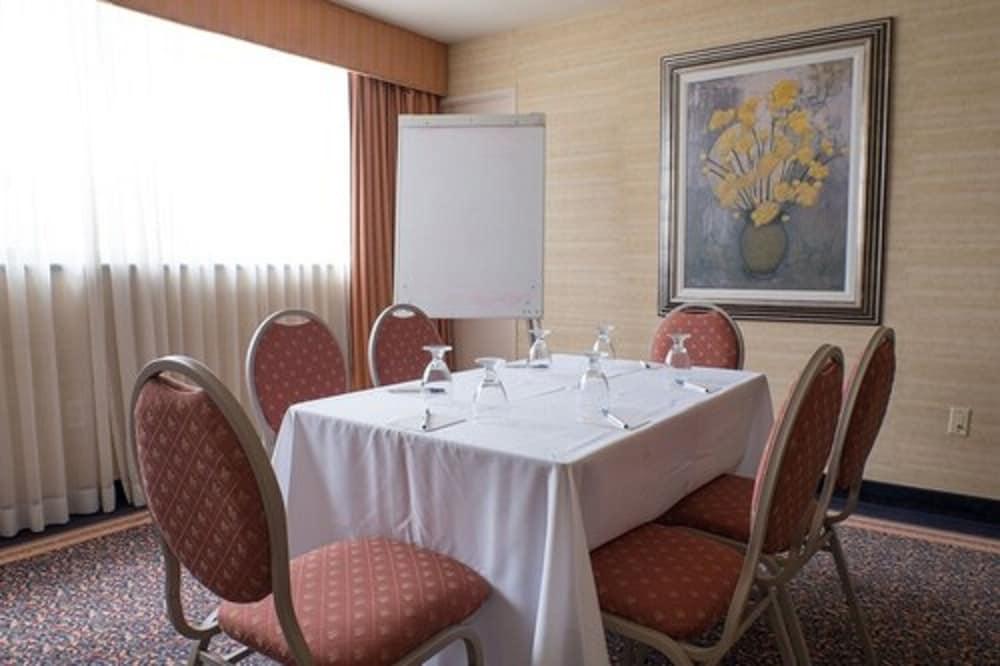 Hotel The Roehampton 2*