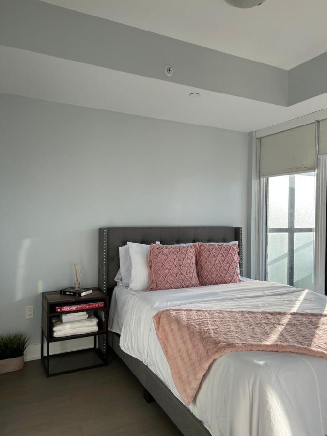 Luxury Lakefront Condo * Toronto