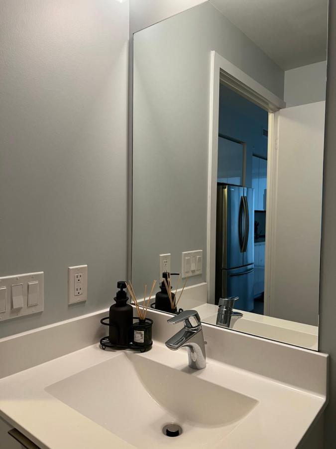 Luxury Lakefront Condo Apartment Toronto