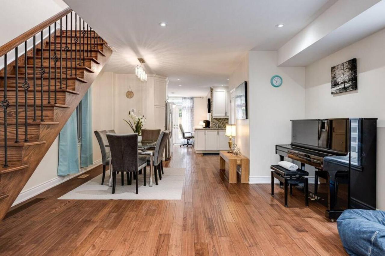 3br Casa Close To Woodbine With Deck Area And Wfh Holiday home Toronto
