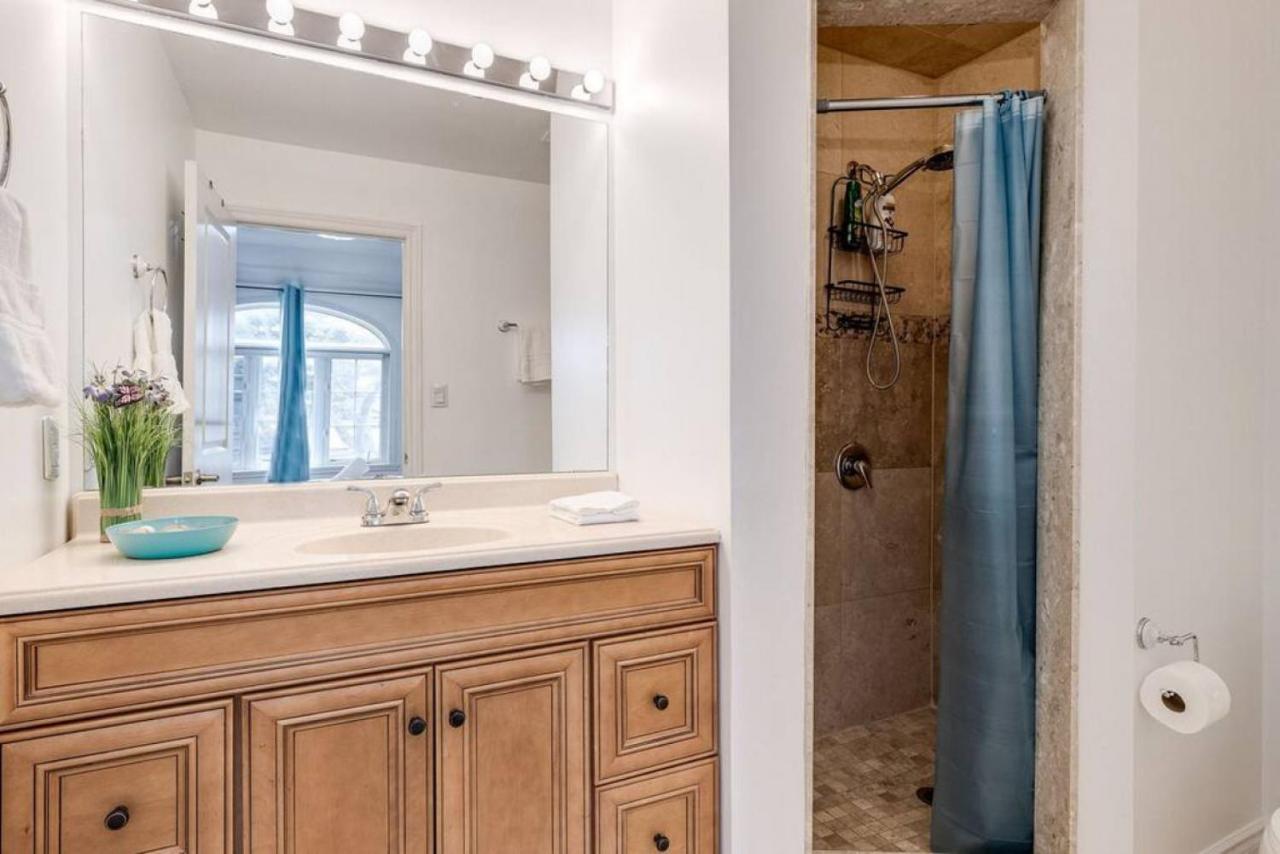 3br Casa Close To Woodbine With Deck Area And Wfh * Toronto