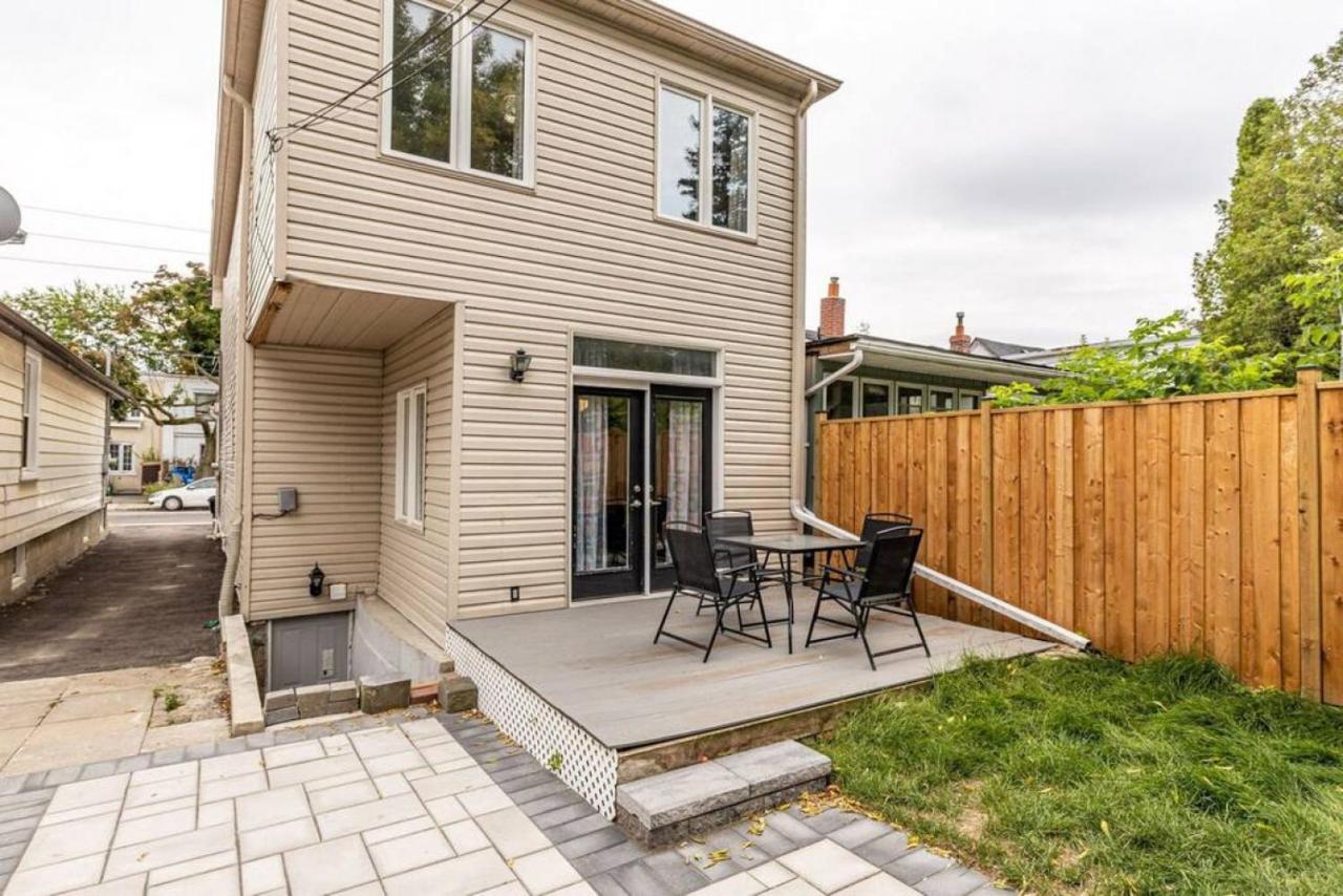 3br Casa Close To Woodbine With Deck Area And Wfh Holiday home Toronto