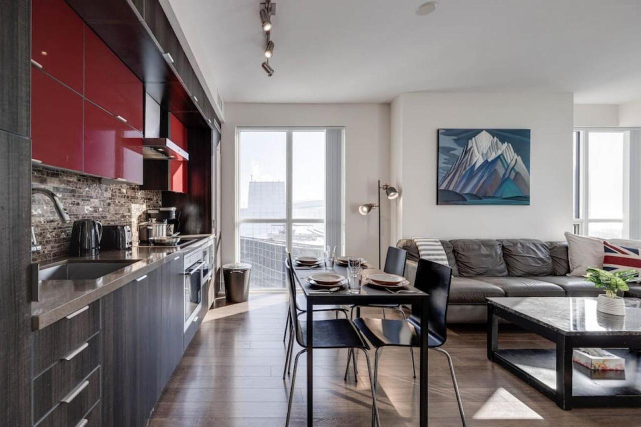 Exec 2br 2bth W Million Dollar View Of Cn Tower Holiday home Toronto