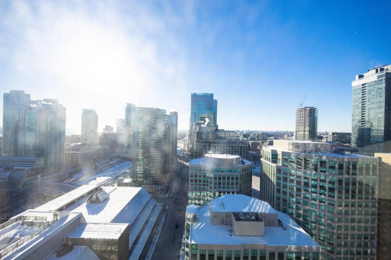 Exec 2br 2bth W Million Dollar View Of Cn Tower Holiday home *