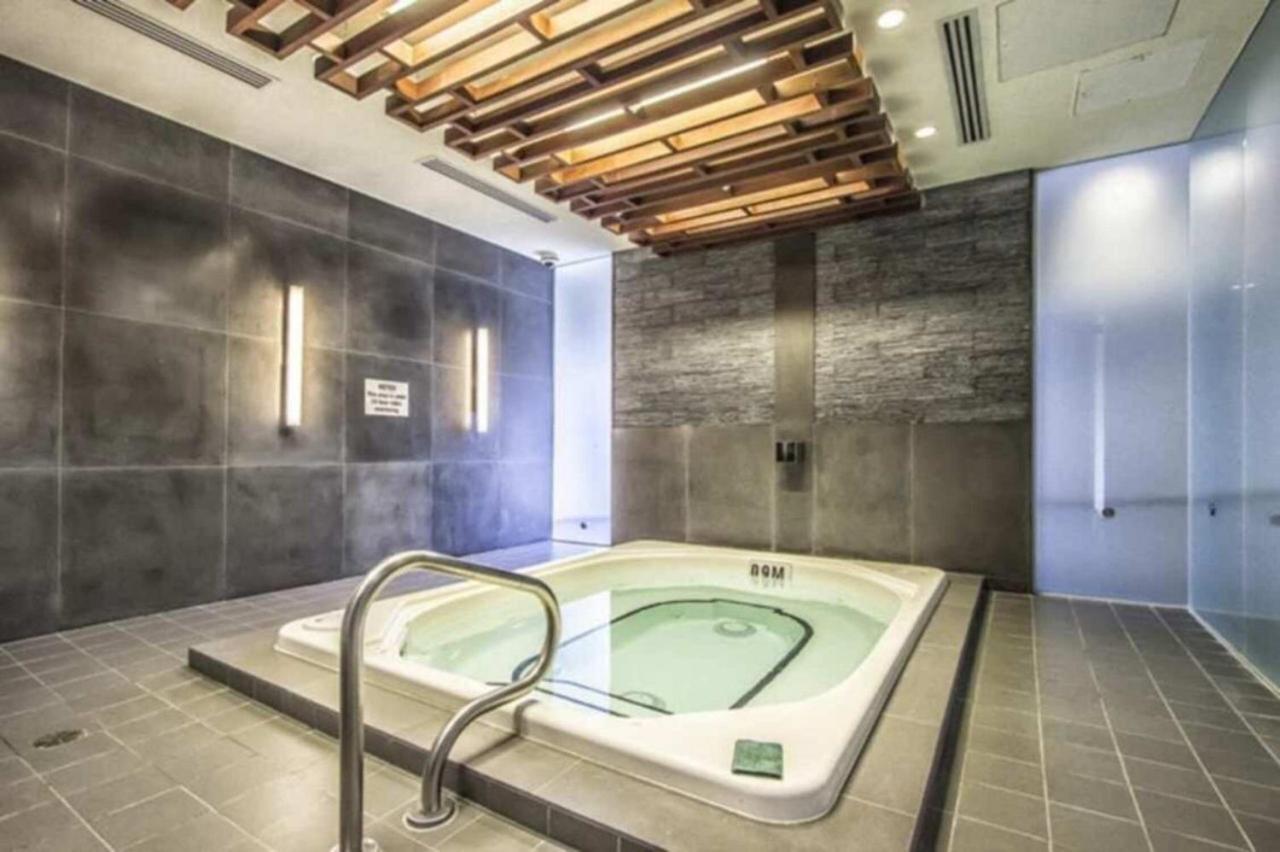 Holiday home Luxury Cn Tower View King Bed Balcony Free Park *