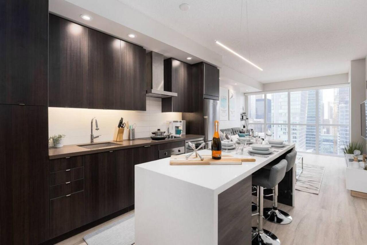 Luxury Cn Tower View King Bed Balcony Free Park * Toronto