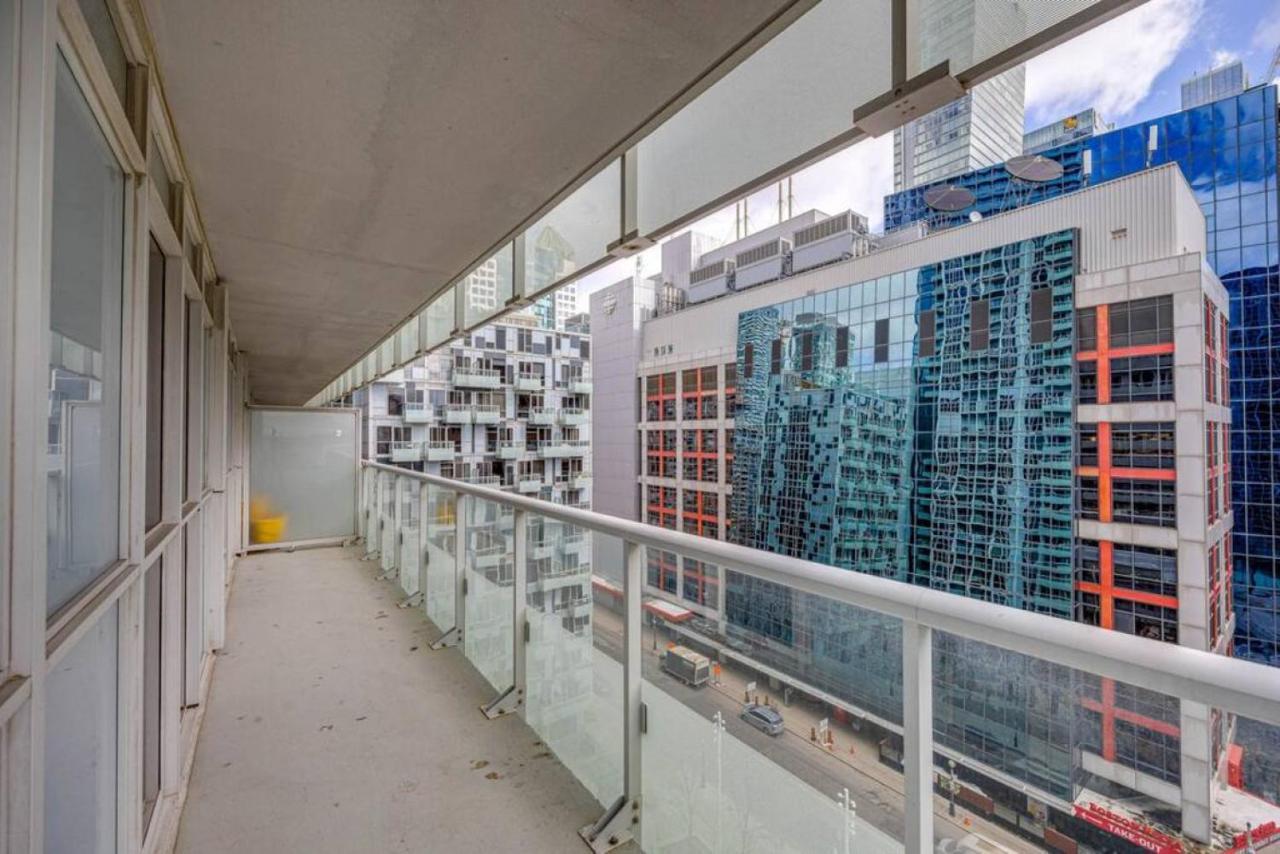 2br Fantastic View Of Cn Tower And Roger Centre Holiday home