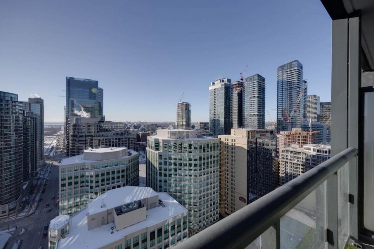 Exec 2br 2bth W Million Dollar View Of Cn Tower Holiday home *