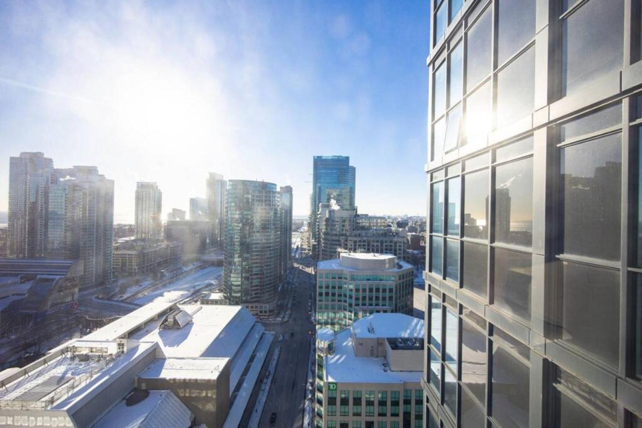 Exec 2br 2bth W Million Dollar View Of Cn Tower Holiday home *
