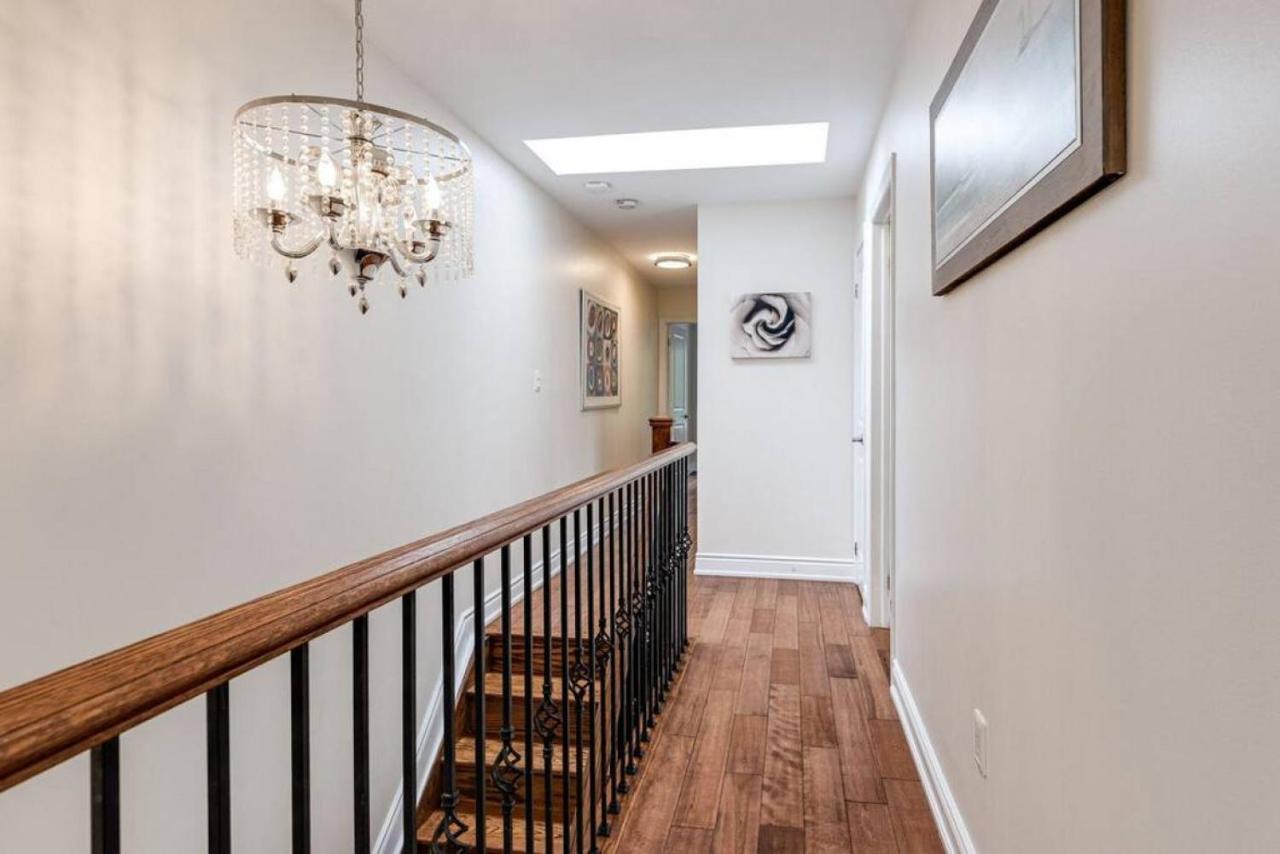 3br Casa Close To Woodbine With Deck Area And Wfh Holiday home Toronto