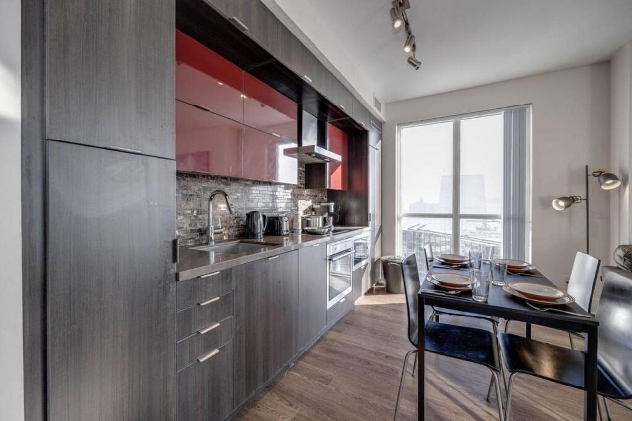 Exec 2br 2bth W Million Dollar View Of Cn Tower Holiday home Toronto