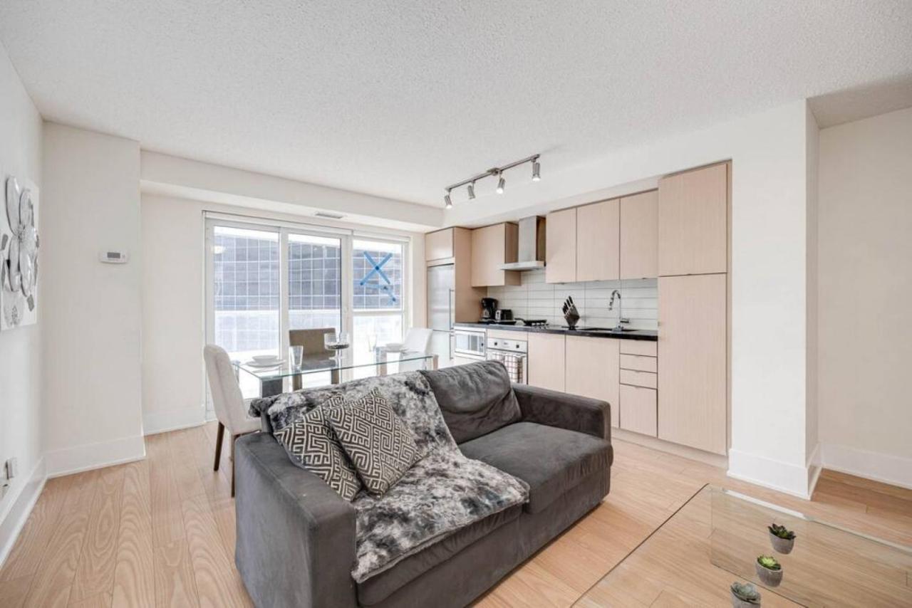 2br Fantastic View Of Cn Tower And Roger Centre Holiday home Toronto
