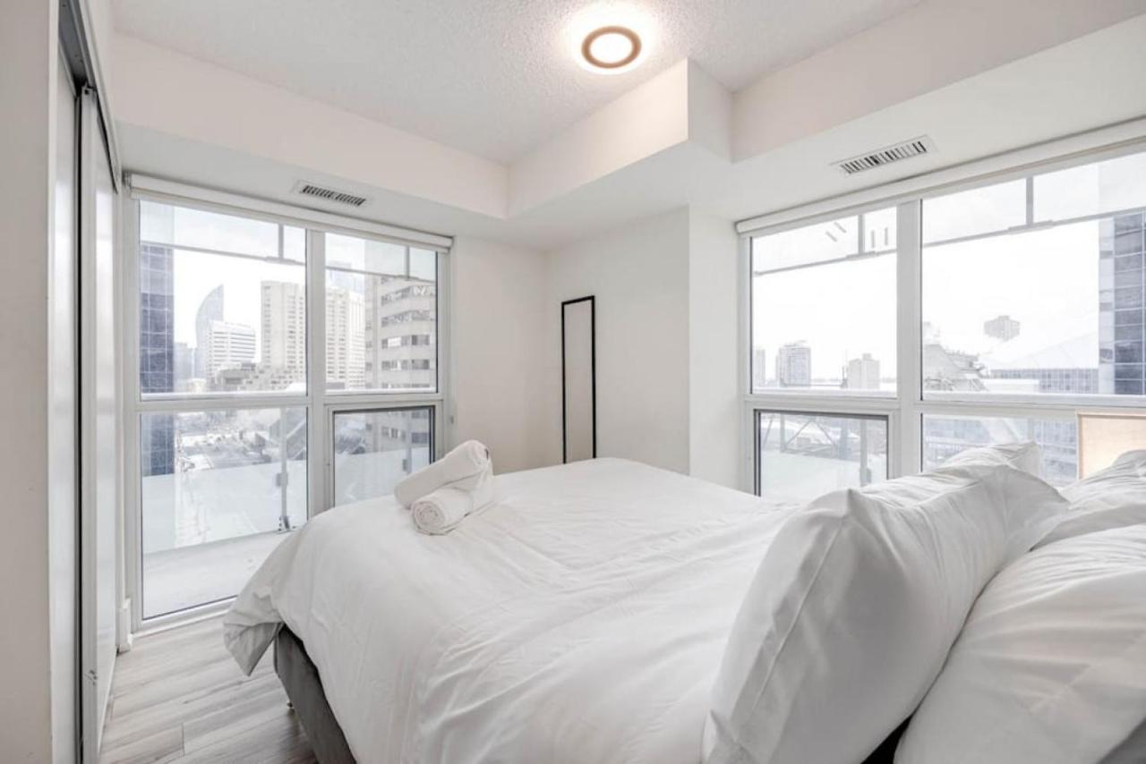 2br Fantastic View Of Cn Tower And Roger Centre Toronto