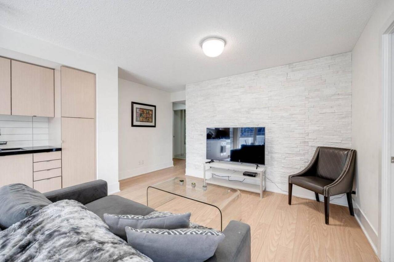 2br Fantastic View Of Cn Tower And Roger Centre Holiday home Toronto