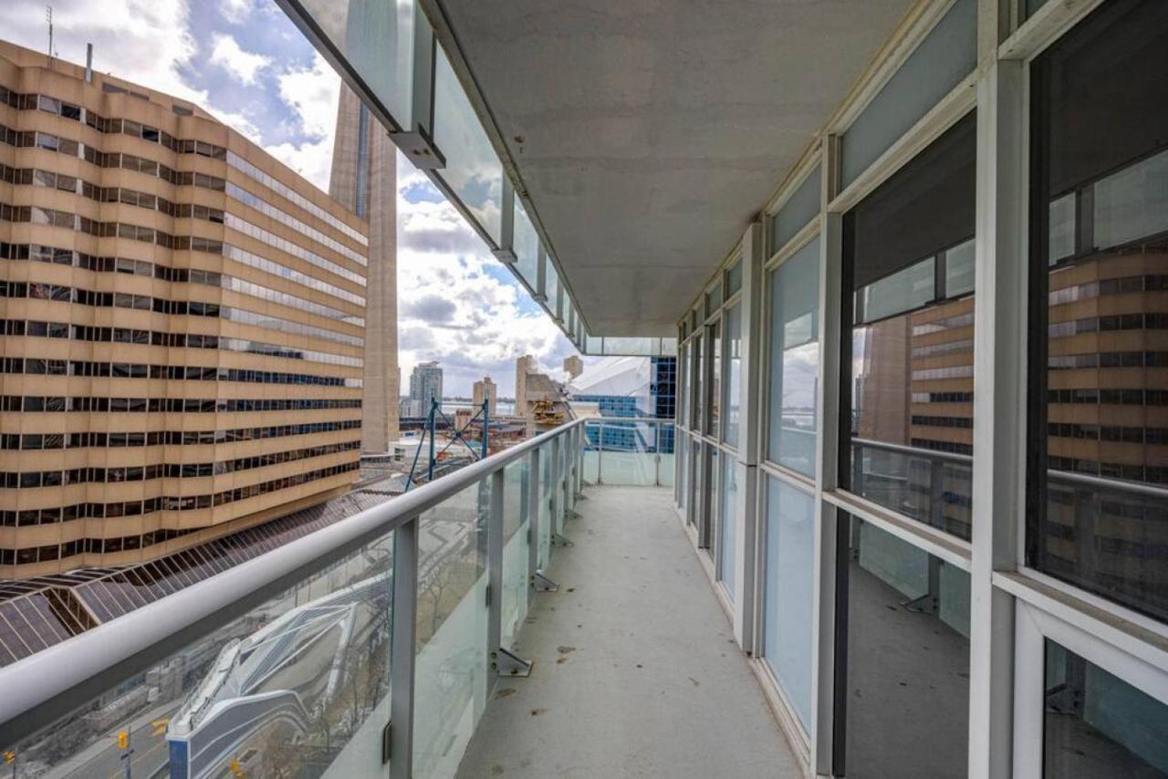 2br Fantastic View Of Cn Tower And Roger Centre * Toronto