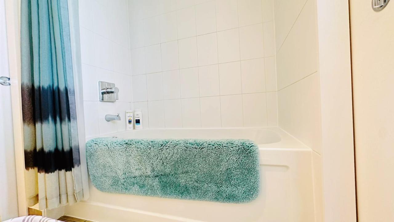 Superior 49th Floor 3 Bedroom With Cn Tower And View Hotel Toronto