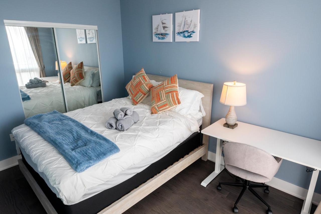 Luxury View In Downtown 3 Bedroom 2.5 Bathroom 1 Parking Apartment Toronto