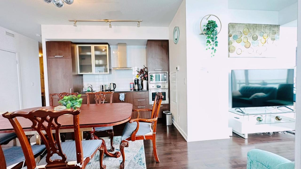 Superior 49th Floor 3 Bedroom With Cn Tower And View * Toronto