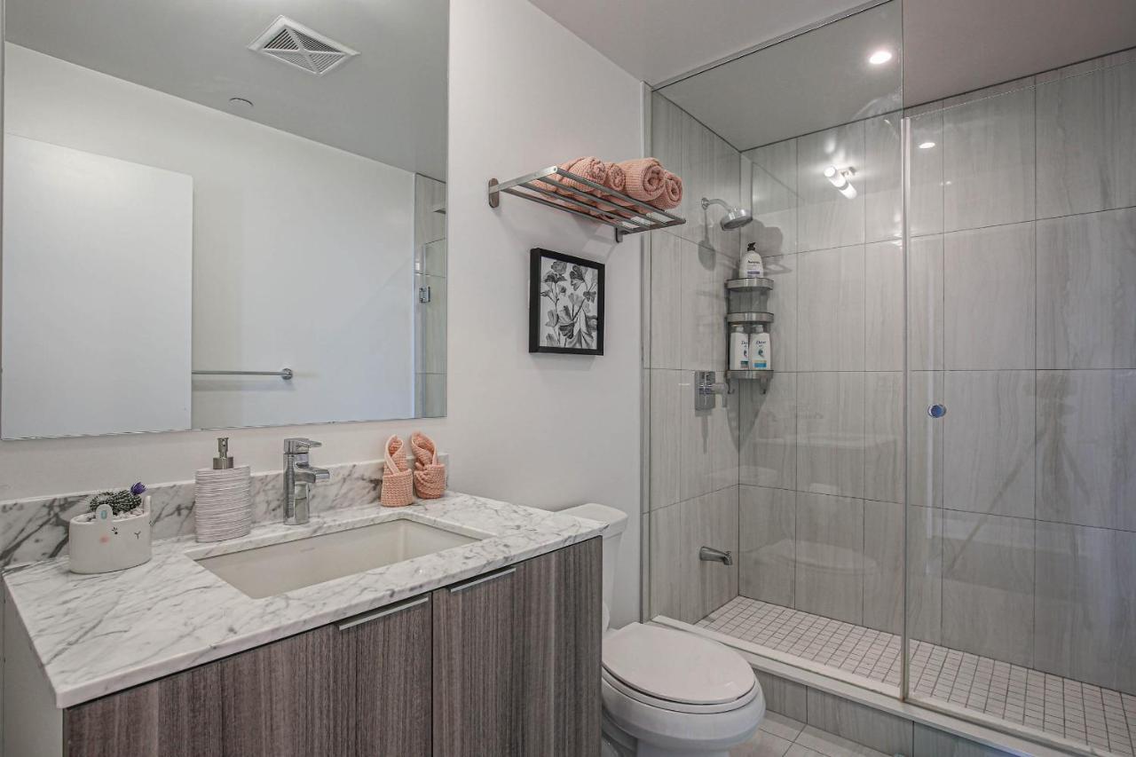 Luxury View In Downtown 3 Bedroom 2.5 Bathroom 1 Parking *