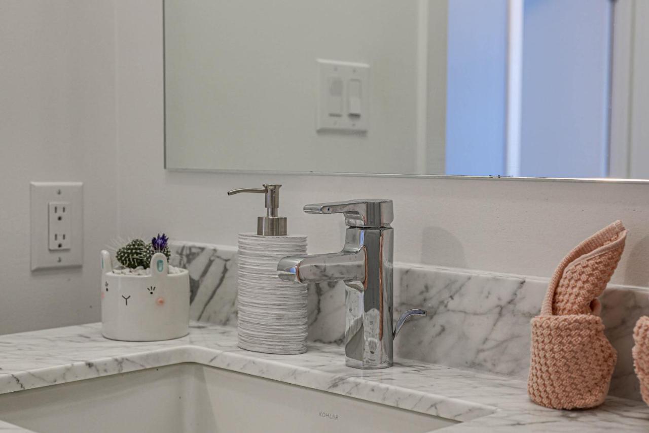 Luxury View In Downtown 3 Bedroom 2.5 Bathroom 1 Parking Apartment