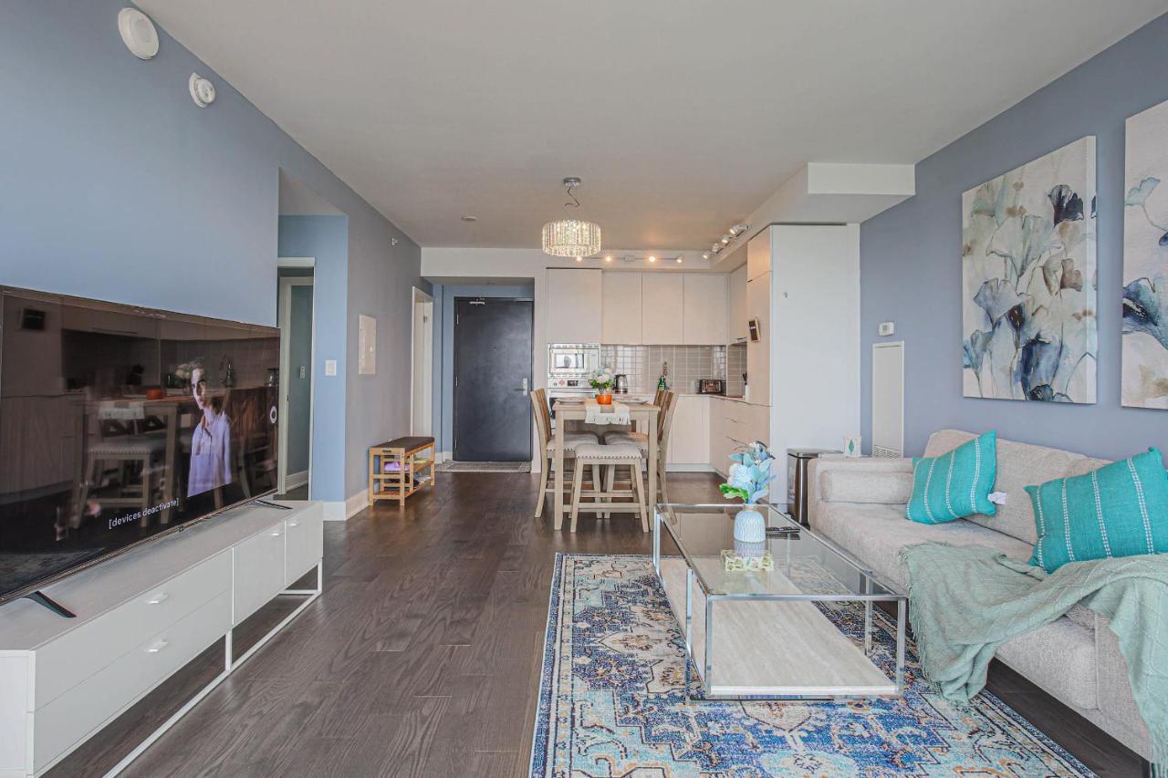 Luxury View In Downtown 3 Bedroom 2.5 Bathroom 1 Parking Apartment