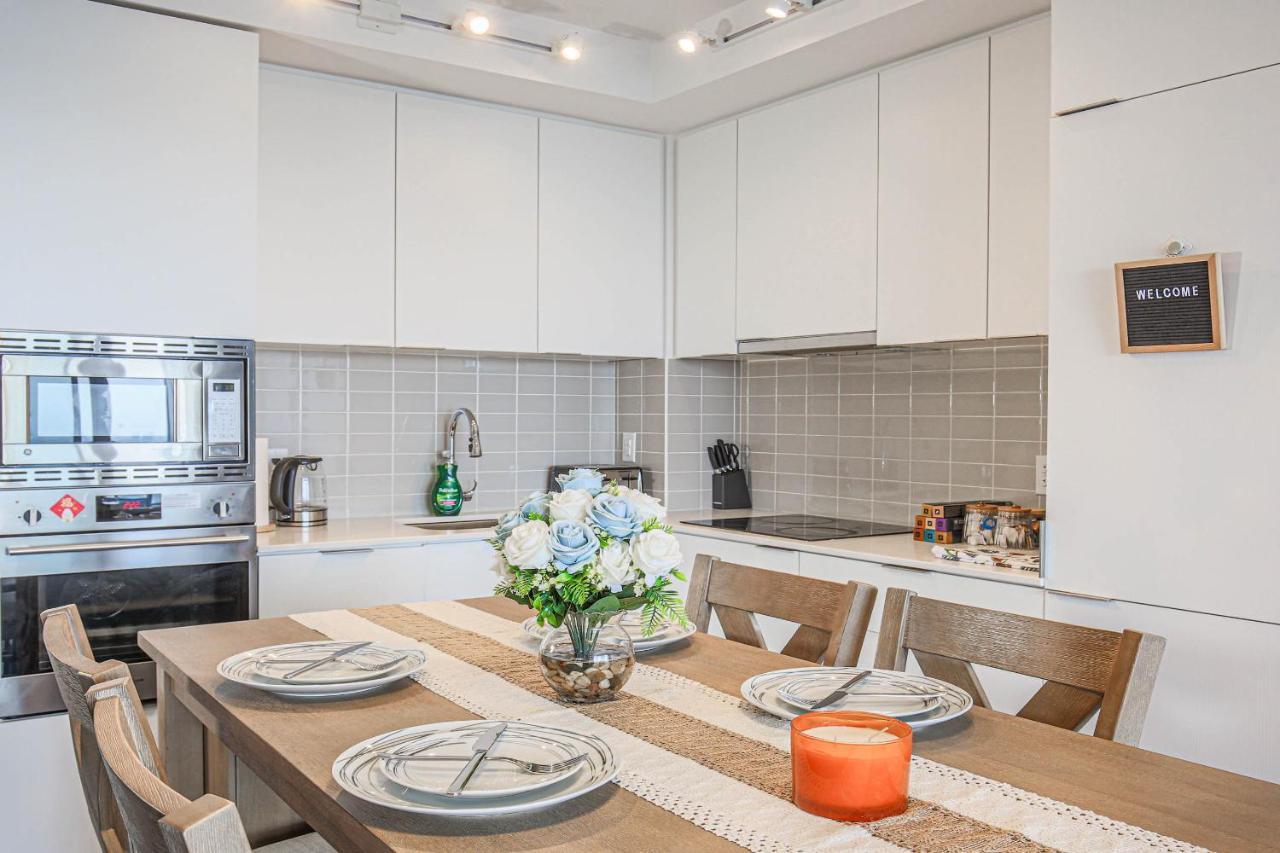 Luxury View In Downtown 3 Bedroom 2.5 Bathroom 1 Parking