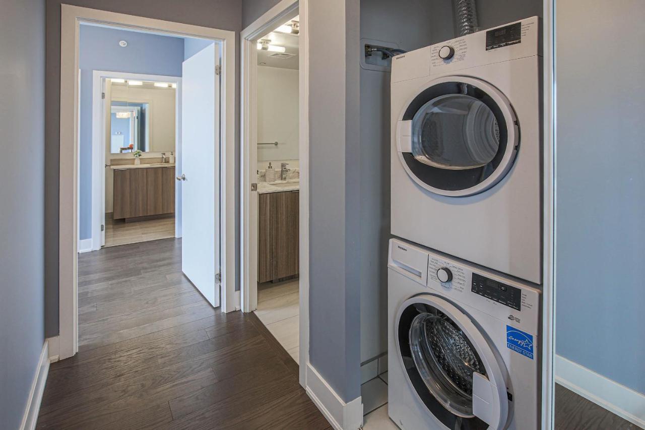 Luxury View In Downtown 3 Bedroom 2.5 Bathroom 1 Parking Toronto