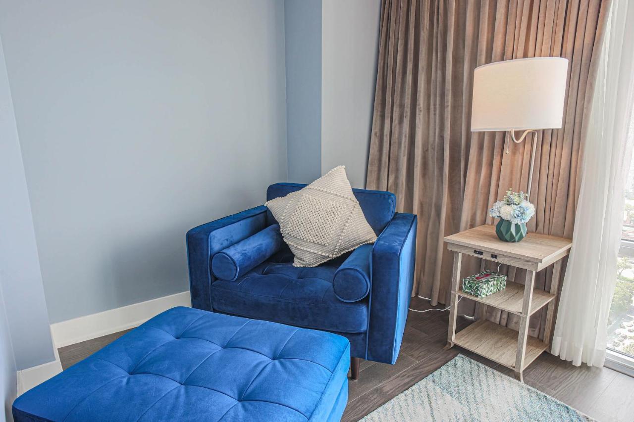 Luxury View In Downtown 3 Bedroom 2.5 Bathroom 1 Parking Apartment