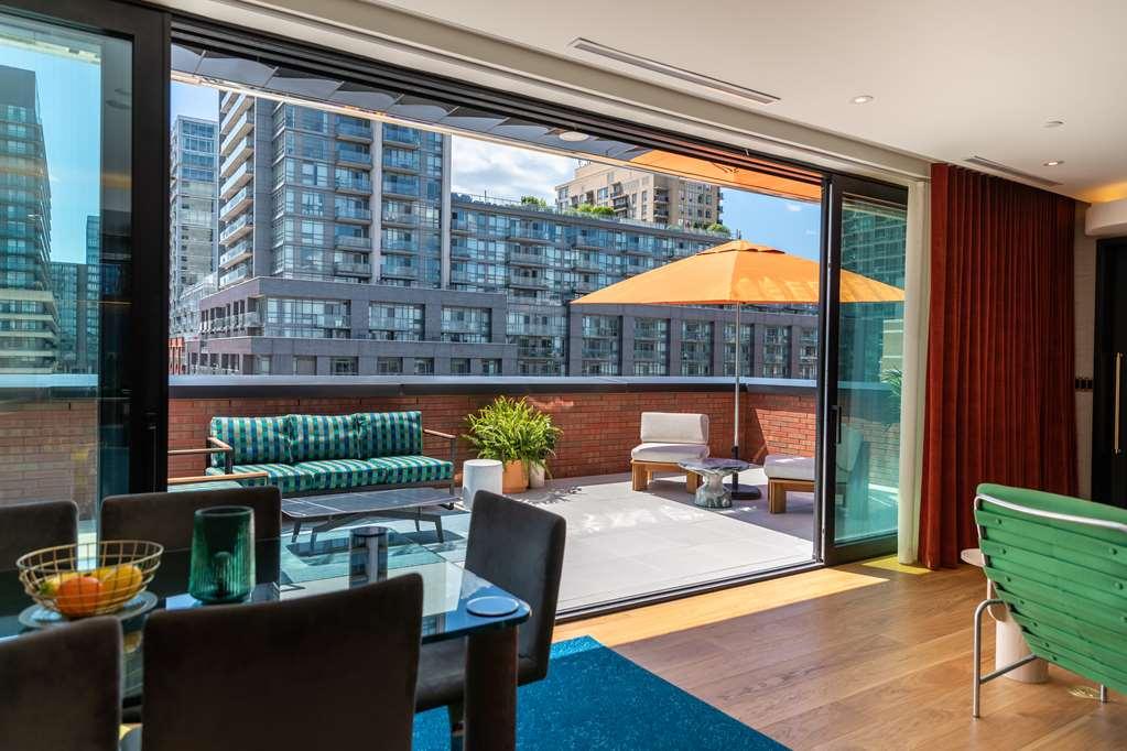 The Drake Hotel 4*