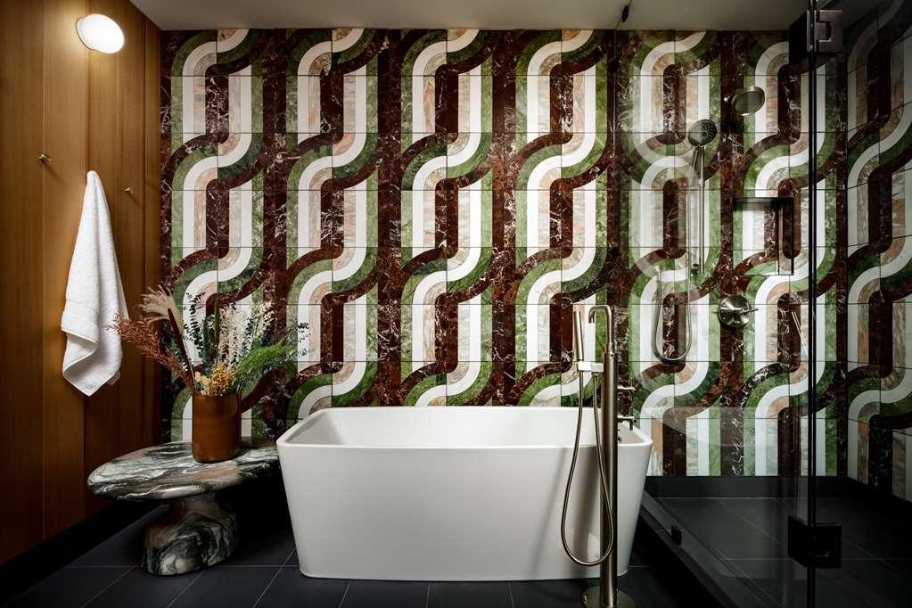 The Drake Hotel 4*