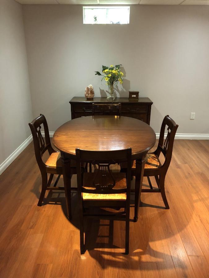Guest house Peaceful Cosy With Garden View, Private Parking Toronto
