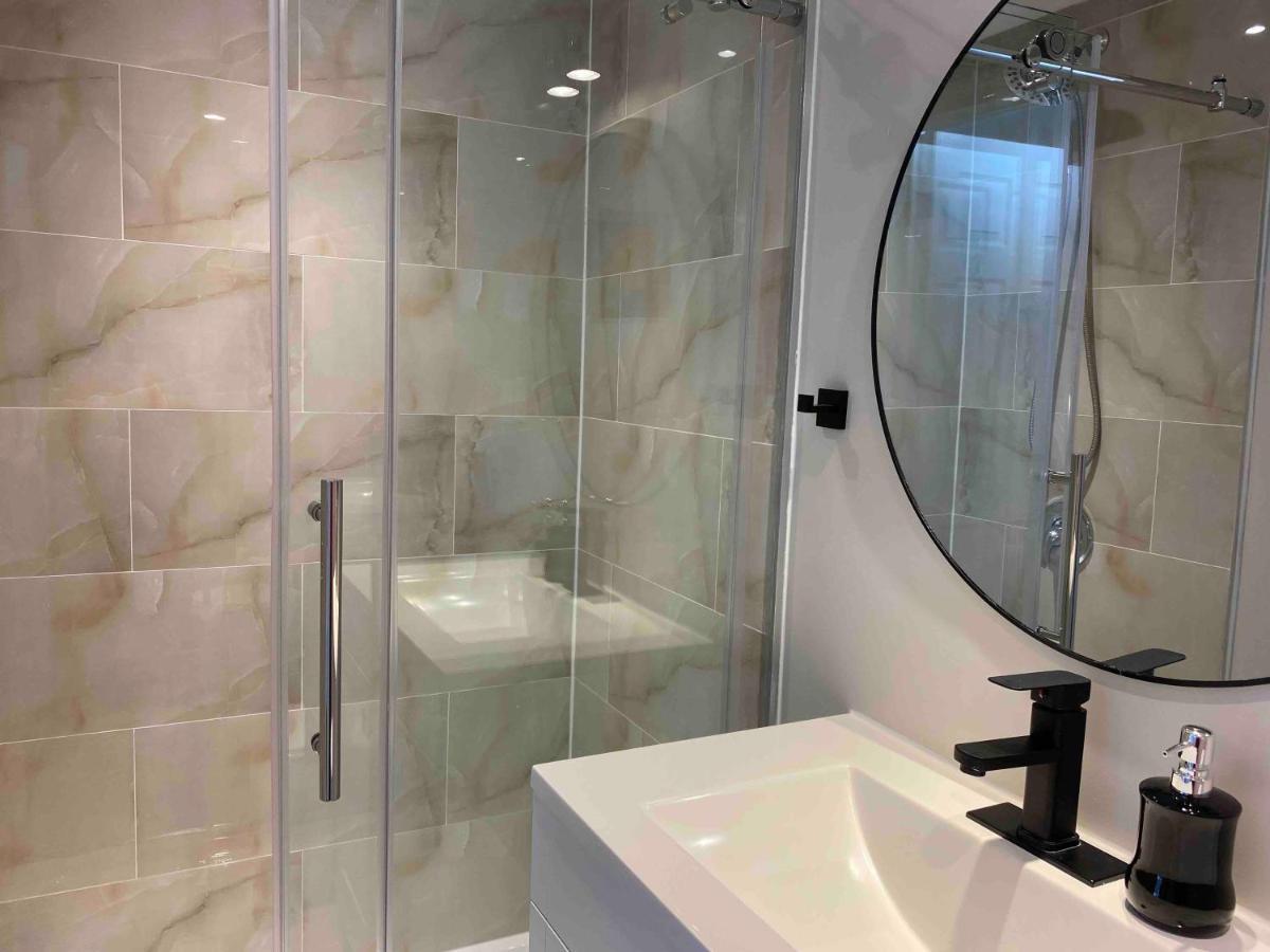 Grandravine/beautiful Unit Near Downtown Guest house Toronto