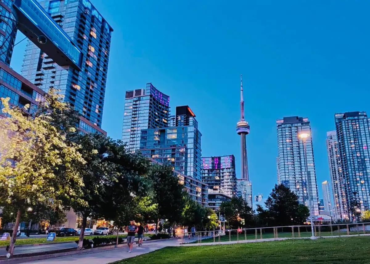Beautiful By Cn Tower *