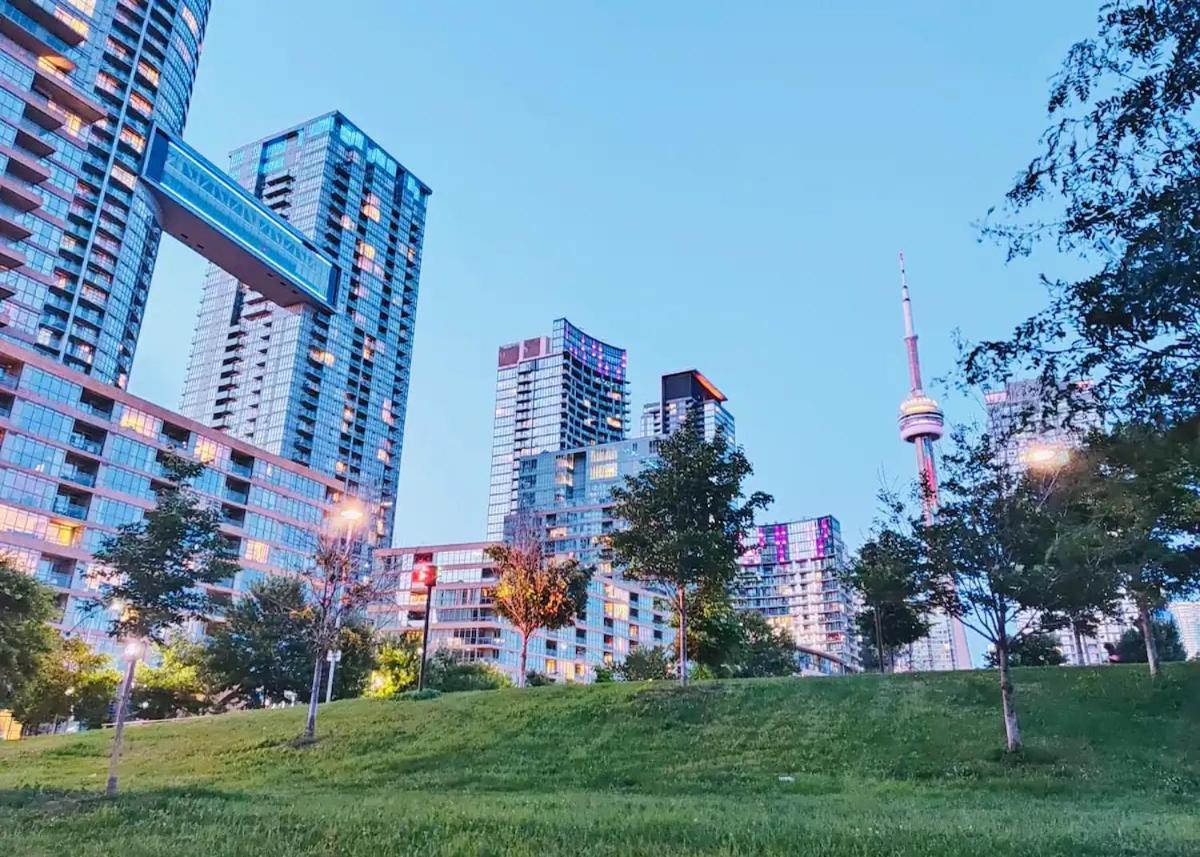 Apartment Beautiful By Cn Tower *
