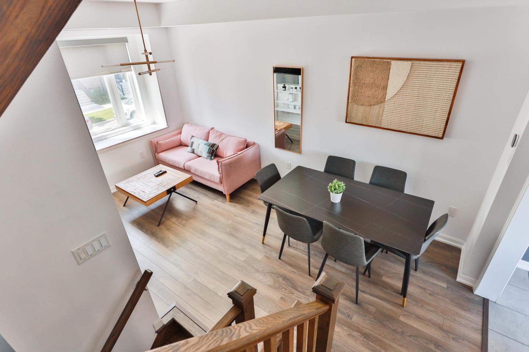 Holiday home 3bdr Townhouse In Downsview Park - Free Parking - 25 Min To Downtown *