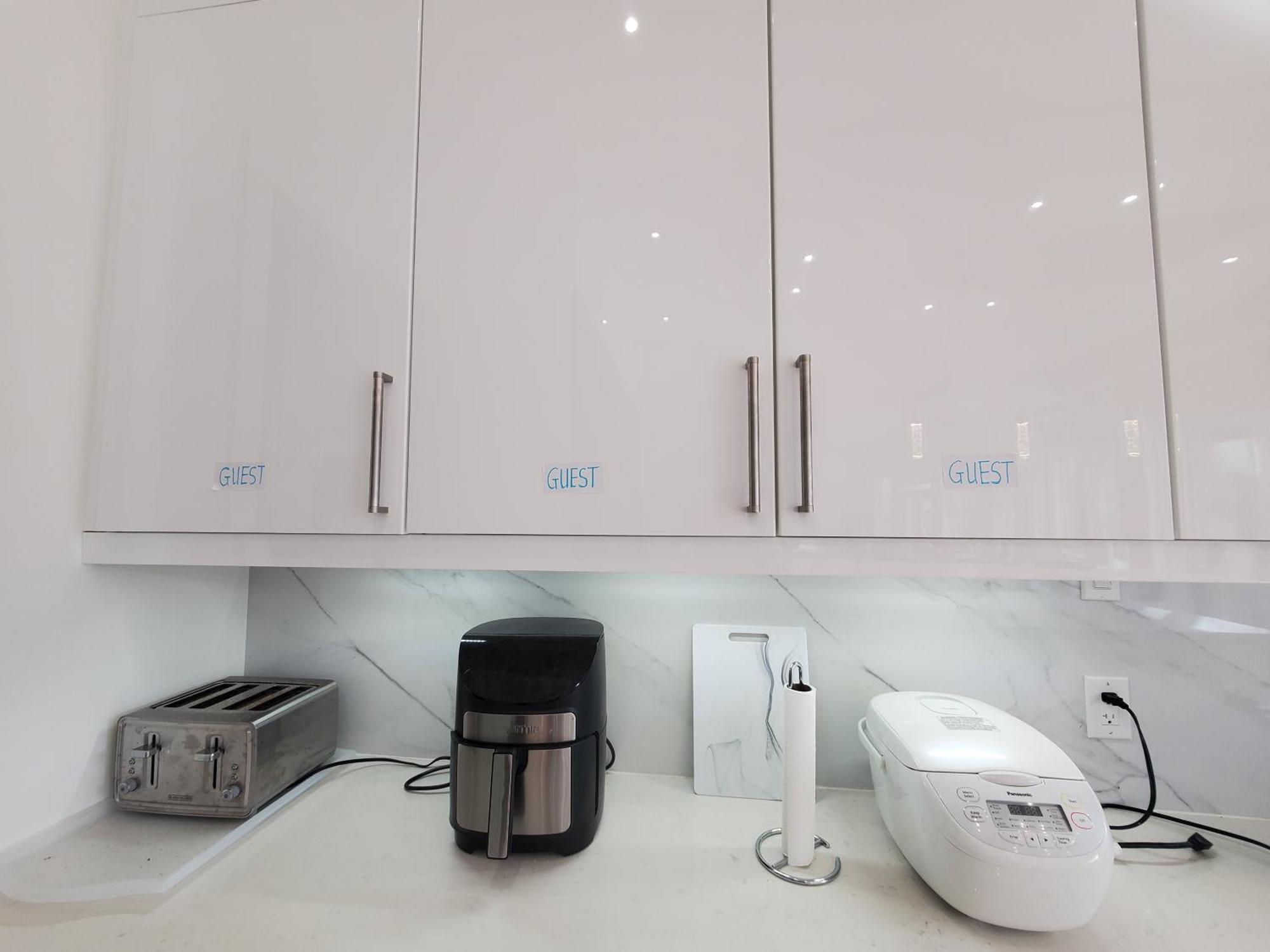 Homestay Executive In Next To Yorkdale Shopping Centre Toronto