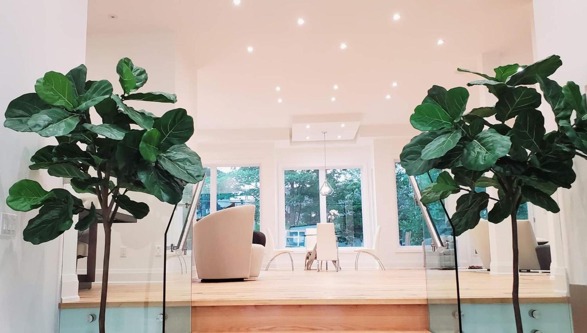 Executive In Next To Yorkdale Shopping Centre Toronto