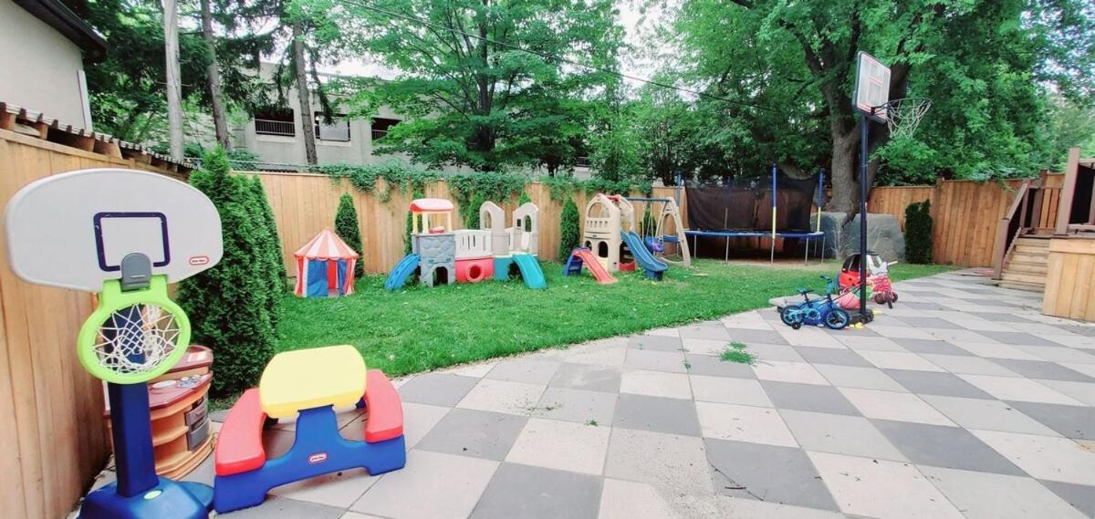 Executive In Next To Yorkdale Shopping Centre Homestay Toronto