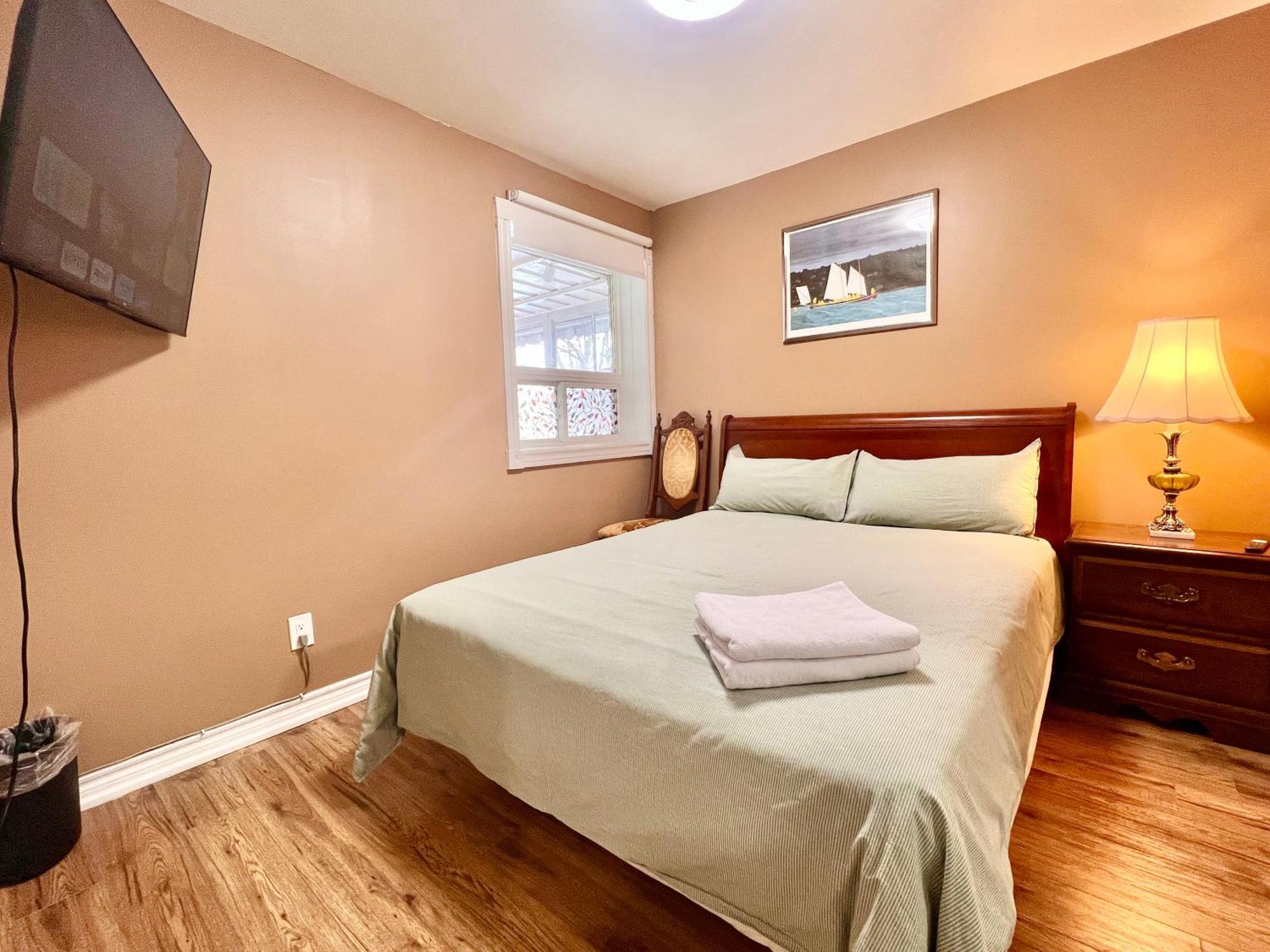 Homestay Newly Renovated Detached Near Finch Subway Station *