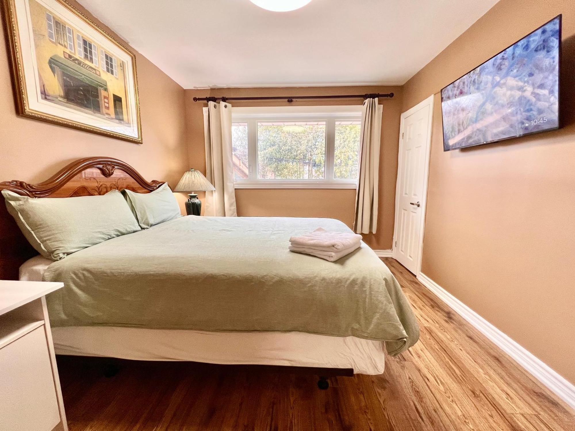 Homestay Newly Renovated Detached Near Finch Subway Station Toronto
