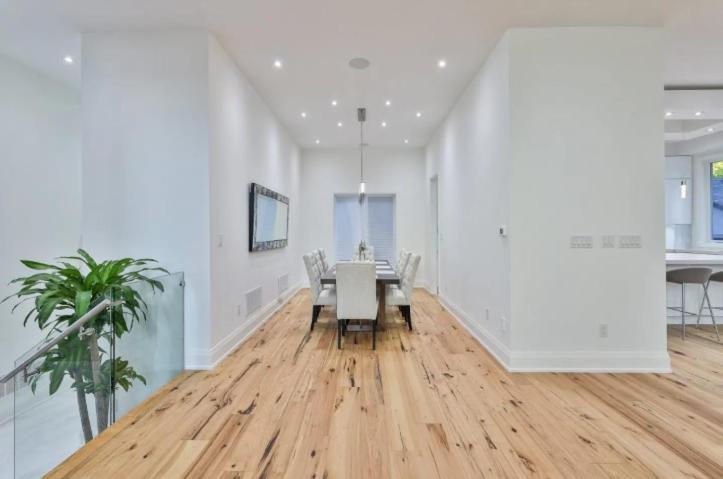 Executive In Next To Yorkdale Shopping Centre