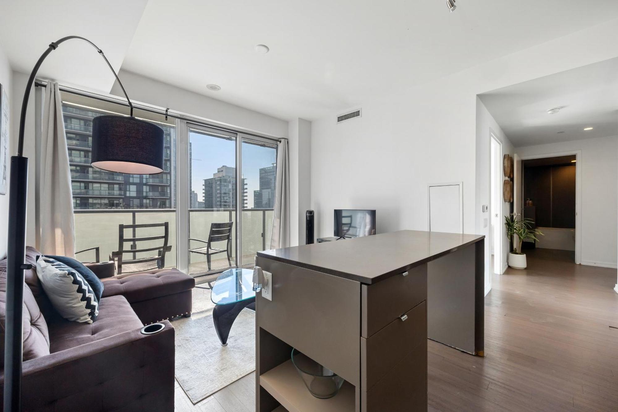 Trendy 1bedroom Downtown Toronto