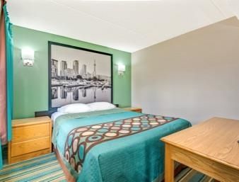 Super 8 By Wyndham East On 2* Toronto