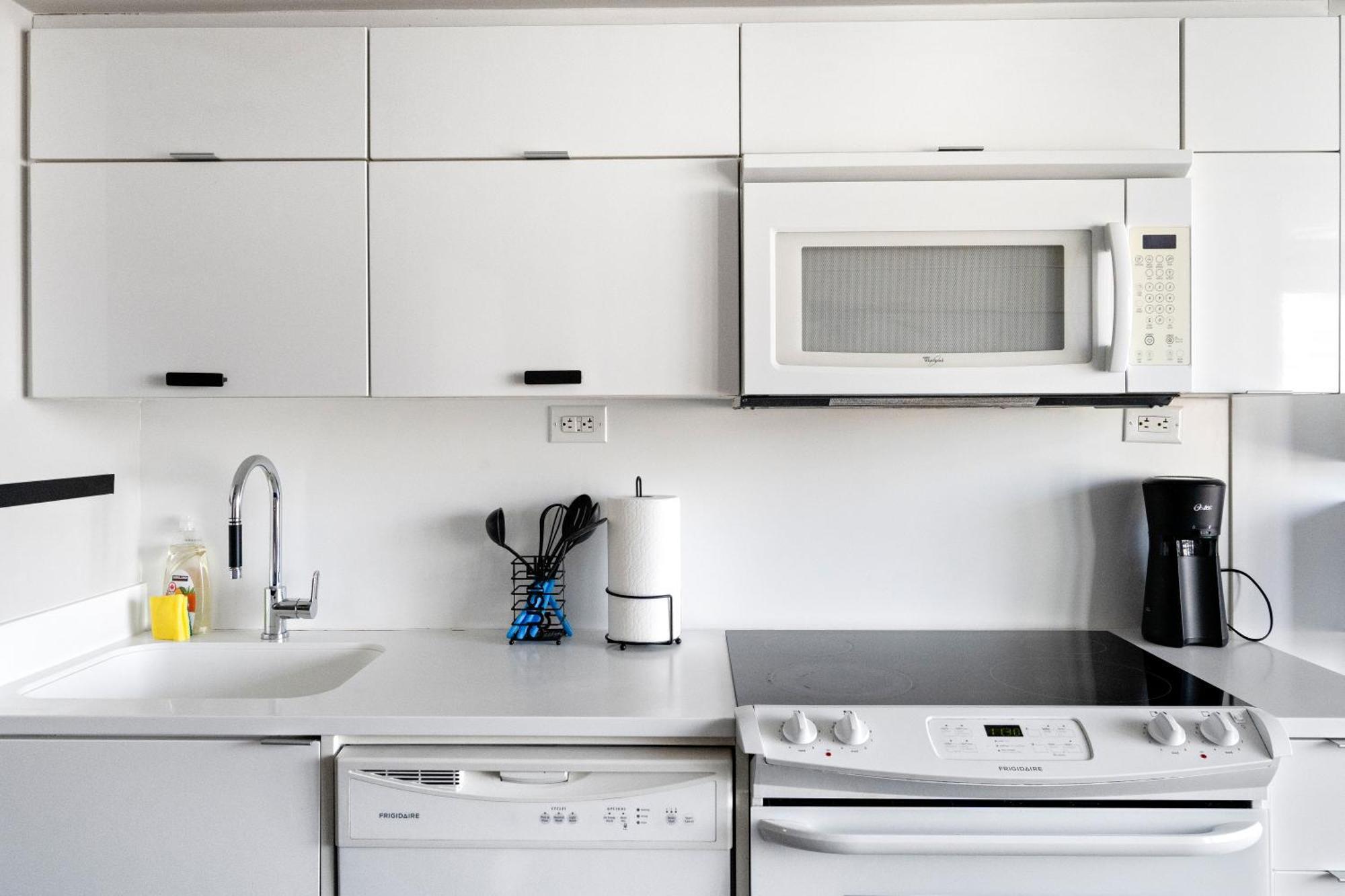 Beautiful By Cn Tower Apartment